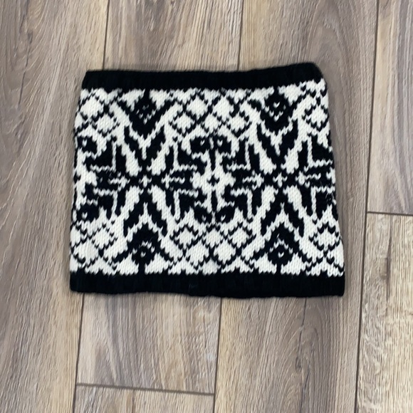 NWT OLD NAVY Black & White Soft Infinity Chunky Scarf - Picture 2 of 4